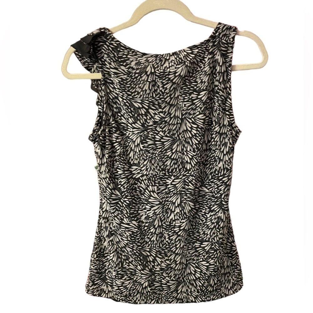 ELLE FLORAL RUFFLE CAREER TOP - Picture 2 of 4